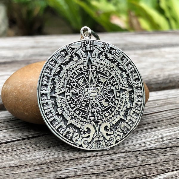 Fabriqué à la main 925 Argent Sterling Énorme Aztec Sun Stone Disc Sculpture Aztec Empire Pendentif / Collier