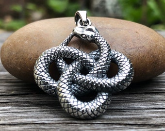 Cola hecha a mano comiendo serpiente Sterling Silver Colgante 925 Collar Ouroboros