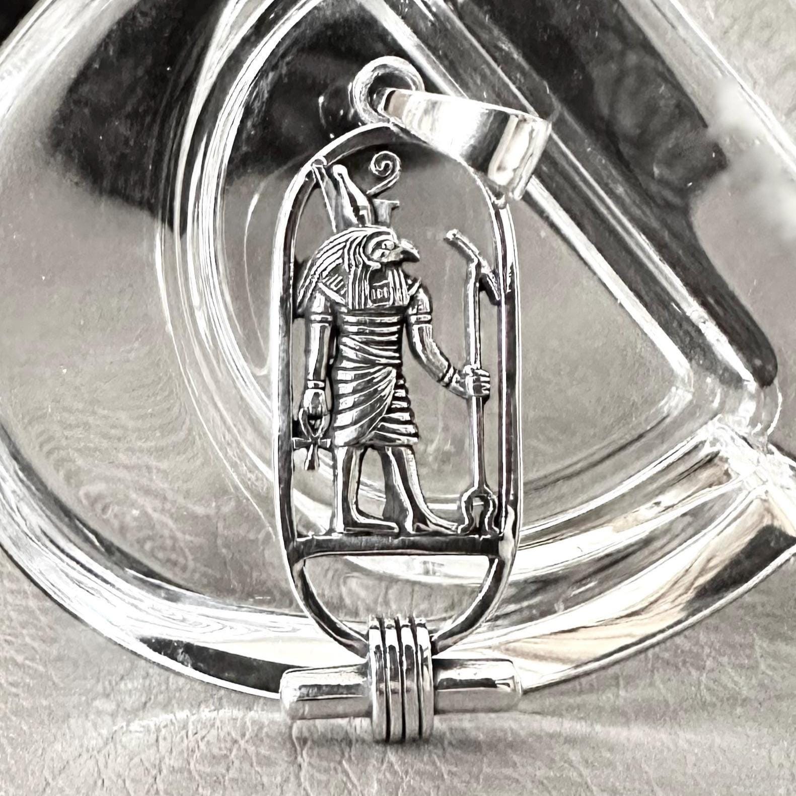 Collana con pendente a forma di croce egiziana Ankh, occhio di Horus