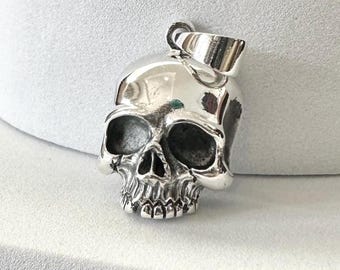 GTHIC Collier Pendentif Crâne Demi-Visage Endommagé Acier Inoxydable – Bijou Gothique Punk Motard Homme Femme, Chaîne 24 Pouces