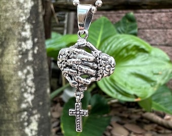 Ciondolo croce scheletro realizzato a mano in argento sterling 925 Mano scheletro del predicatore e crocifisso cristiano Ciondolo croce di Gesù/collana di VINTZ