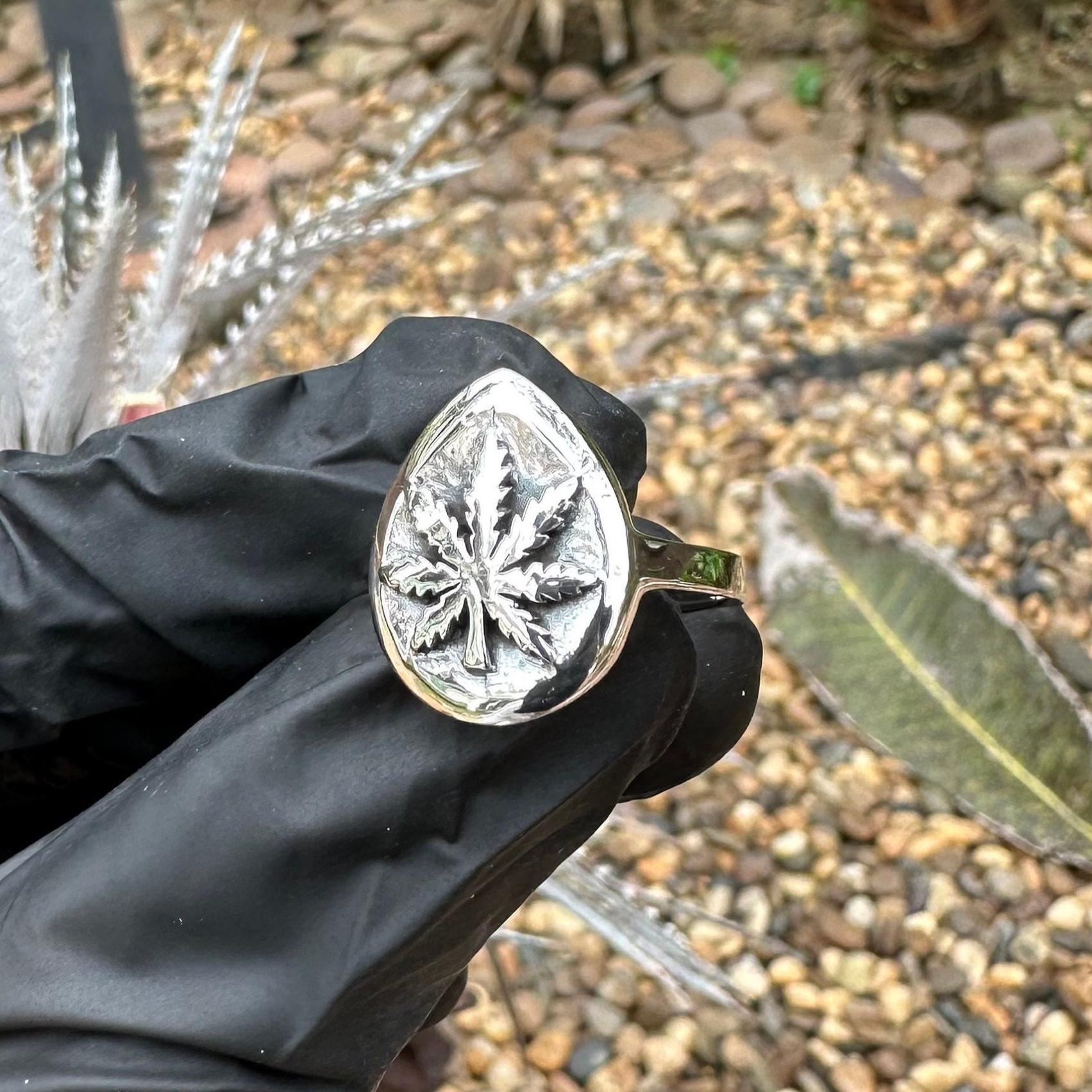 Light Genuine Sterling Silver Ring Solid 925 Marijuana Light Genuine Sterling Silver Ring Solid 925 Marijuana