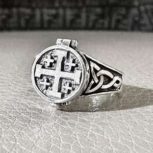 Handgemaakte ring van 925 sterling zilver | Jeruzalemkruis medaillon | Kruisvaarderskruis | Christelijke sieraden | VINTZ