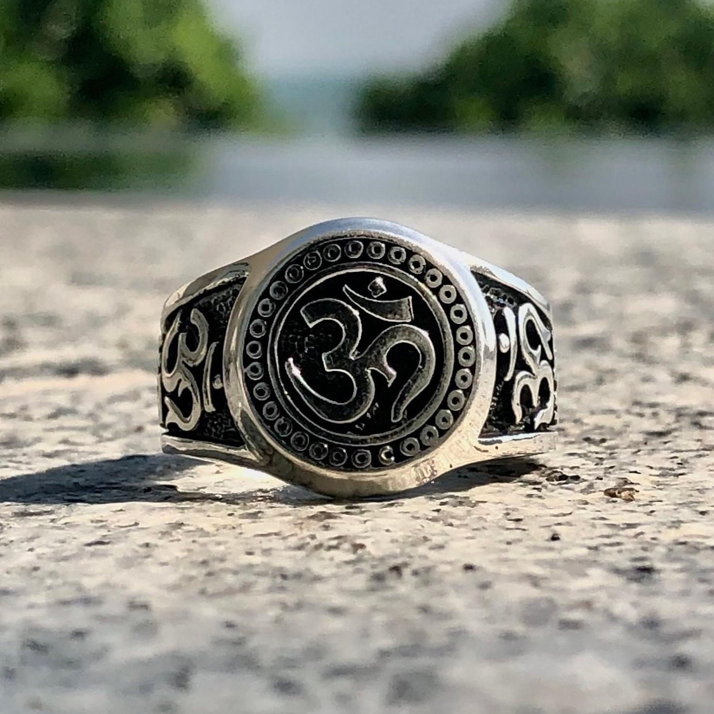 Schicker OM-Ring Aus 925er Sterlingsilber – Sanskrit-Symbol, Verstellbar & Perfekt Als Yogageschenk