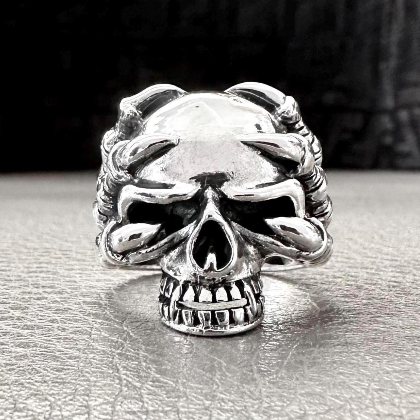 [2-Q] HATCHET / SILVER / 19号 SKULL Ring Handcrafted 925 Sterling Silver Skull Ring Gothic Monster Claw