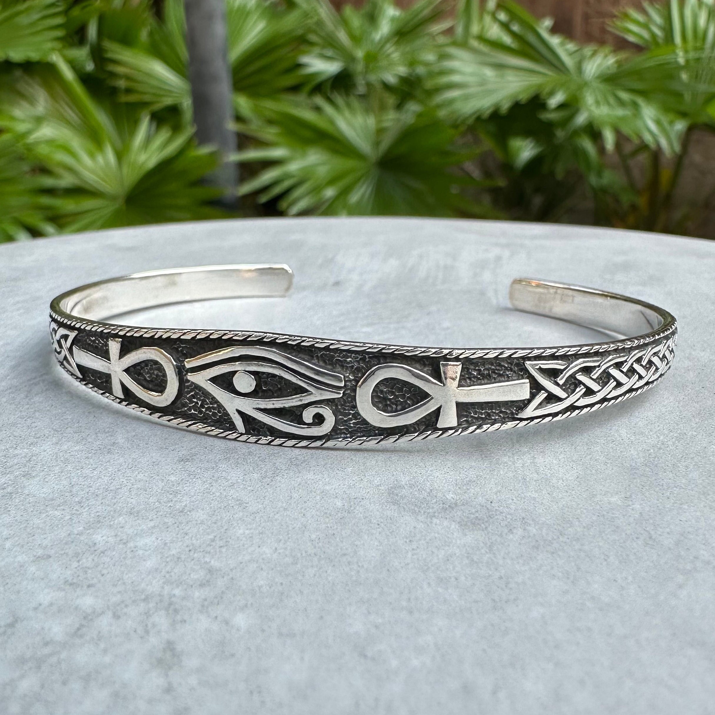 Bracelet Déesse égyptienne Isis – Acier Inoxydable – Symbole Protection Et Force – Bijou Cadeau Homme/femme