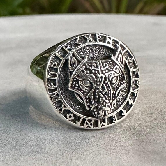 Anello Chevalier Testa di Lupo, Argento 925 Anticato | ViMon Gioielli – ViMon gioielli