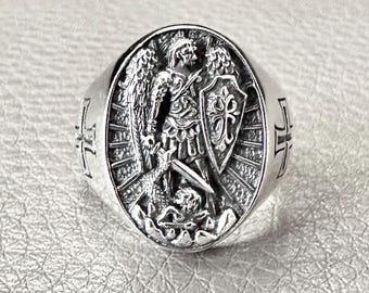 Anillo de arcángel de plata de ley 925 hecho a mano. Anillo de caballero cristiano con el ángel de la guarda de San Miguel. Accesorios de joyería de plata. Regalo de VINTZ.