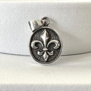 Pendentif fleur de lys artisanal en argent sterling 925, pendentif/collier trois fleurs de lys mousquetaires, accessoire de bijoux en argent, cadeau VINTZ