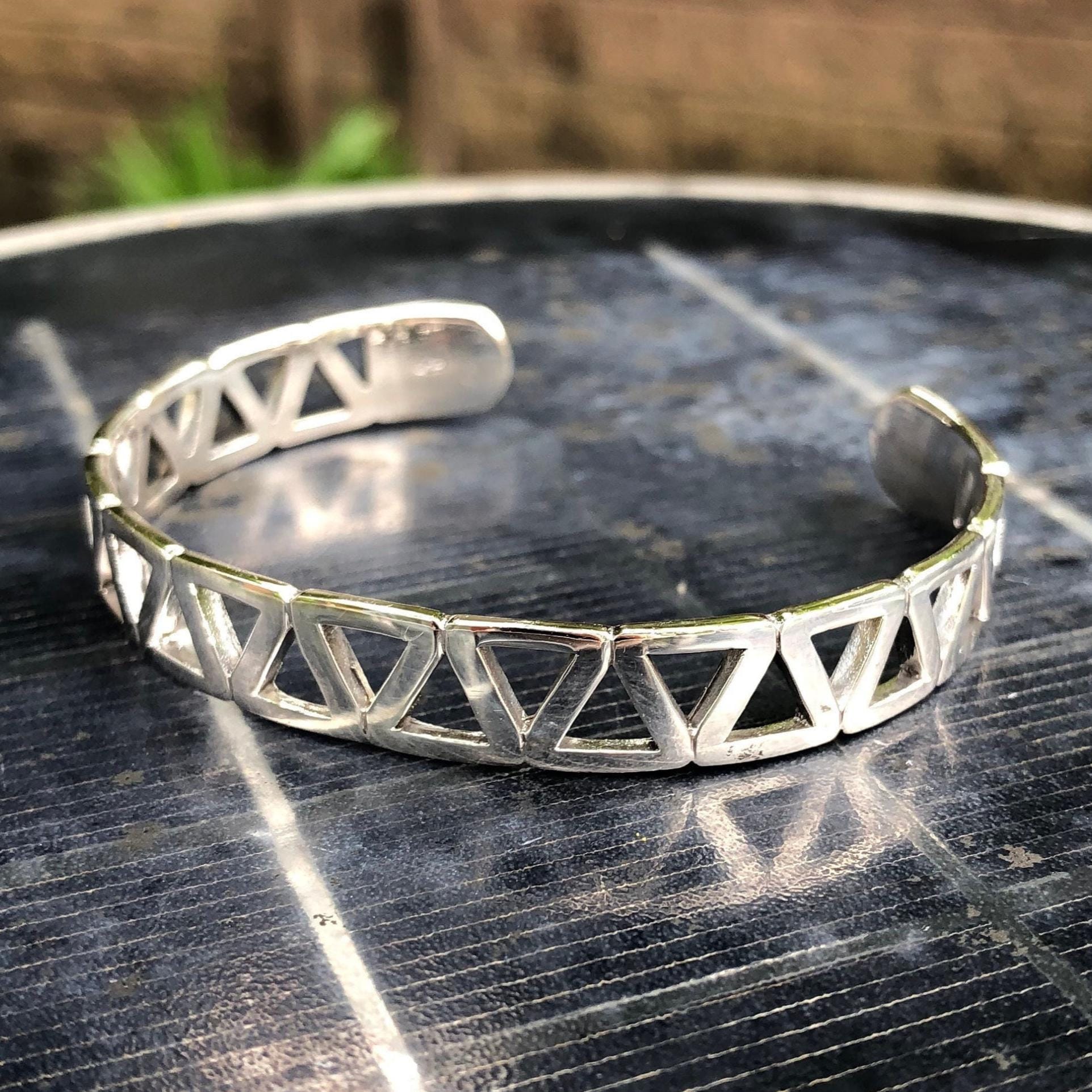 Navajo Triangle Bangle Sterling T 美品 Delayne Reeves Sterling Silver Navajo Triangle Bracelet