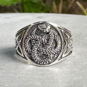 Bague Ouroboros fabriquée à la main en argent sterling 925 Jörmungandr World Serpent Snake Black Mamba Bague Bijoux en argent Accessoires Cadeau par VINTZ