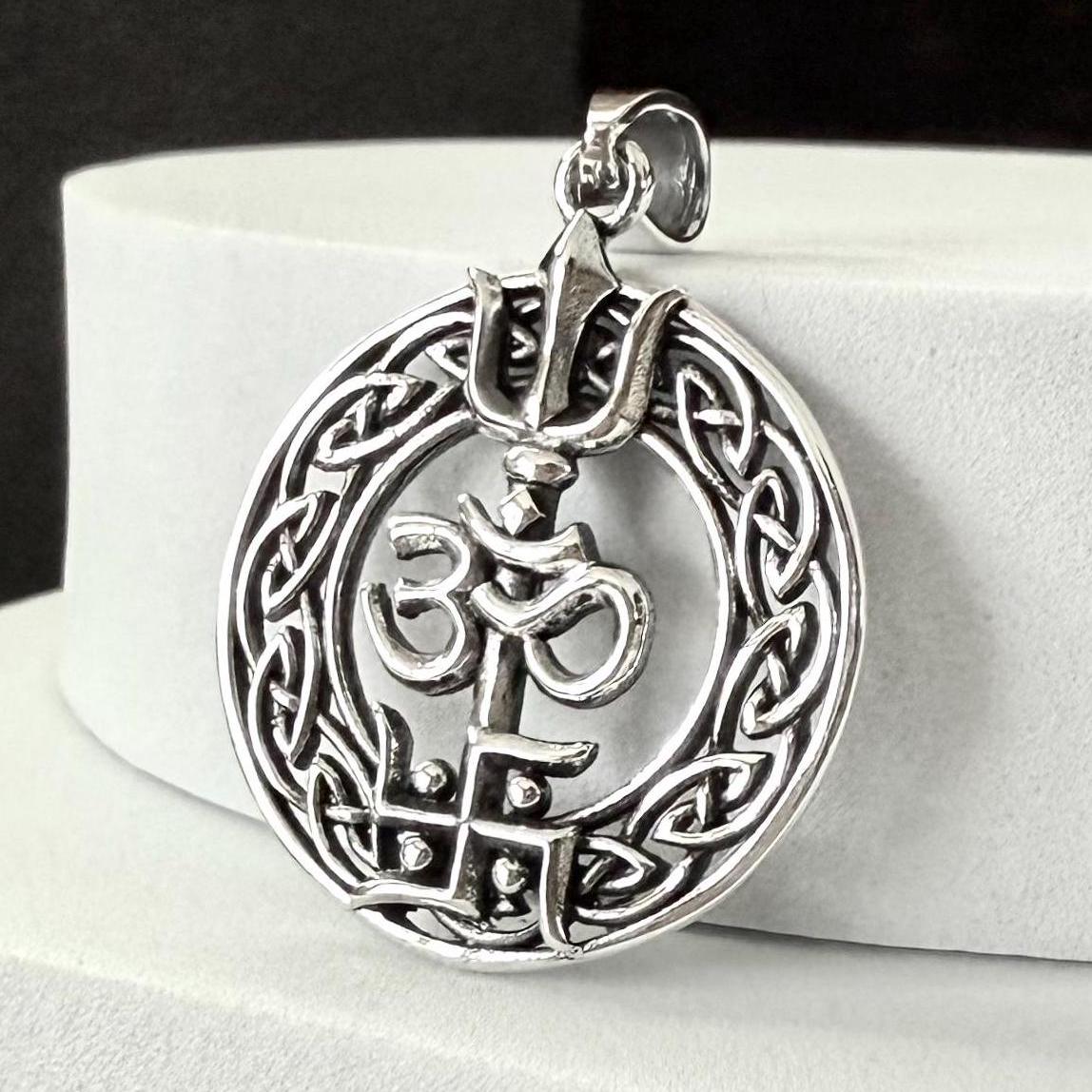Collana in argento con ciondolo bottone sardo in filigrana e perla Collana in argento con ciondolo bottone sardo in filigrana e perla
