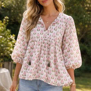 コットンブロックプリントブラウス：ボヘミアンフローラルトップ、ふわふわ袖