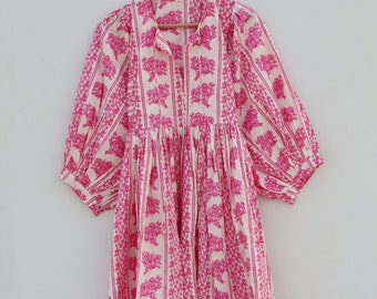 Vestido midi de algodón con estampado floral, estilo bohemio para la playa.