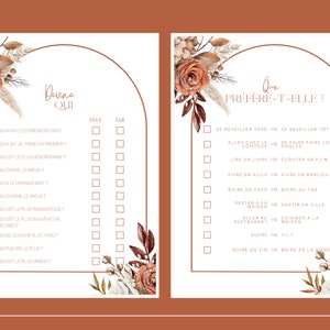 Op de afbeelding: Een printbaar spel met een bloemenontwerp in bruine, oranje en witte tinten. Het spel is getiteld "Devine Qui" en "Que Pr&eacute;f&egrave;re-t-elle?" en bevat een reeks vragen om te beantwoorden over twee mensen.