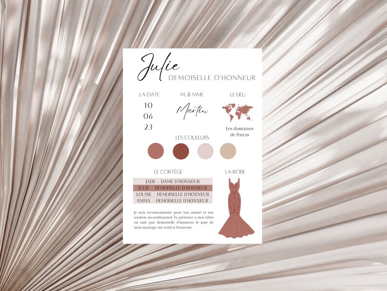 May include: A wedding invitation with a peach and brown color scheme. The invitation includes the date, the names of the bride and groom, the location, and the names of the bridesmaids. The text reads "Jufie, Demoiselle d'Honneur, La Date, 10 06 23, M & Mme, Martin, Le Lieu, Les Domaines de Patras, Les Couleurs, Le Cortege, Jade - Dame d'Honneur, Julie - Demoiselle d'Honneur, Louise - Demoiselle d'Honneur, Emma - Demoiselle d'Honneur, La Robe".