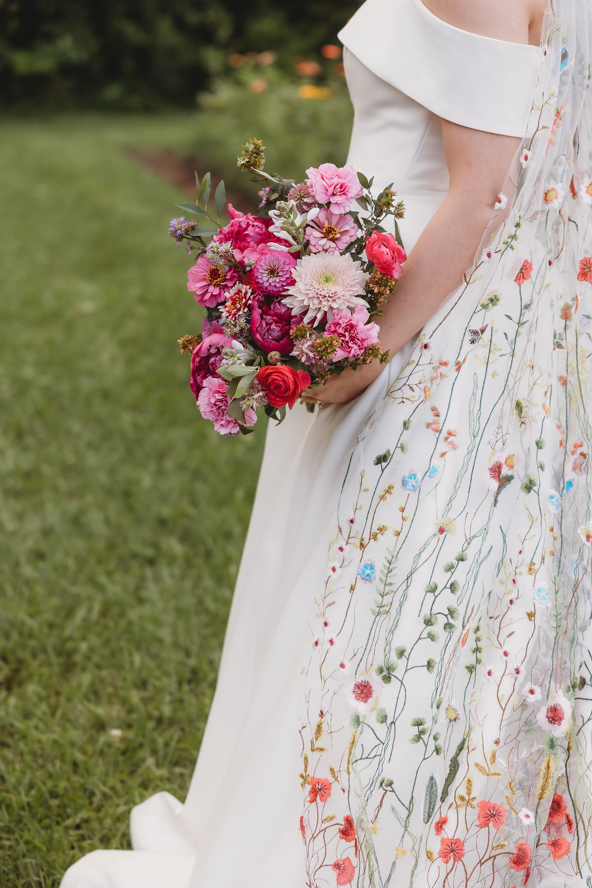 ORANGE WILDFLOWER: Bridal Veil, Summer Fall Wedding, Floral Embroidery  Wedding Veil, Wedding Inspo, Orange Wedding, Wedding Trends, Spring 