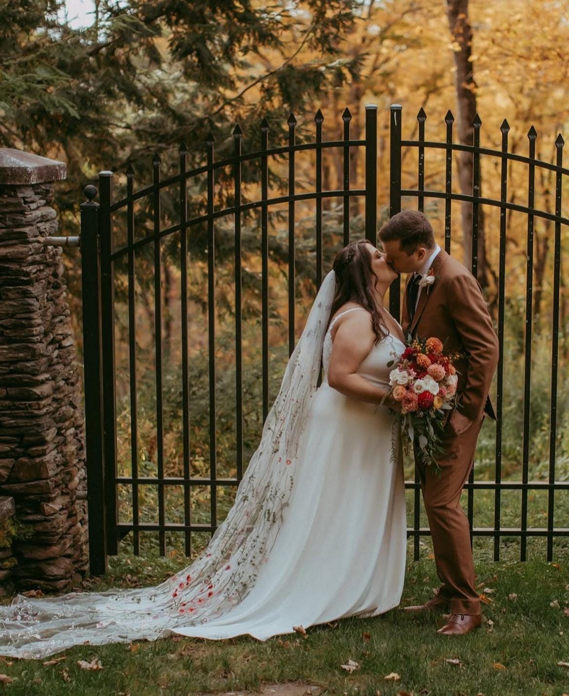 MUTED WILDFLOWER: Bridal Veil, Embroidered Flower Veil, Floral Veil, Bridal  Veil With Flowers, Unique Wedding Veil, Boho Bridal Veil - Etsy, image size:1170x1432