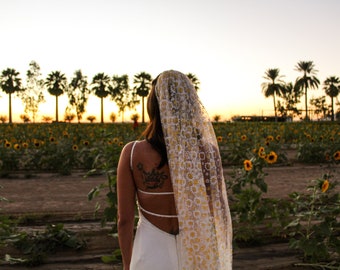 GOLDEN DAISES: bridal veil, embroidered bridal veil, floral bridal veil, colorful, summer, sunflower, daisy spring wedding, fall wedding