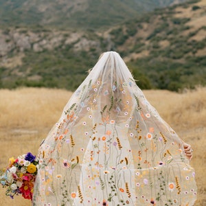 ORANGE WILDFLOWER: bridal veil, summer fall wedding, floral embroidery wedding veil, wedding inspo, orange wedding, wedding trends, spring