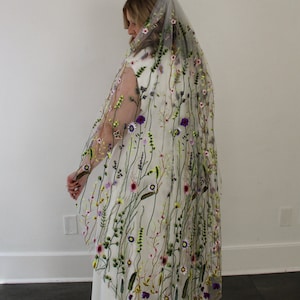PURPLE WILDFLOWER: bridal veil, Embroidered flower veil, Floral veil, Bridal veil with flowers, Unique wedding veil, boho bridal veil