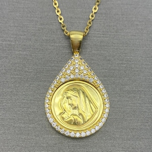 Maria und Jesuskind Massiv 14K Gold Anhänger mit Zirkonia, Santa Maria Schutz Charm in Gelbgold 14k und Steinen