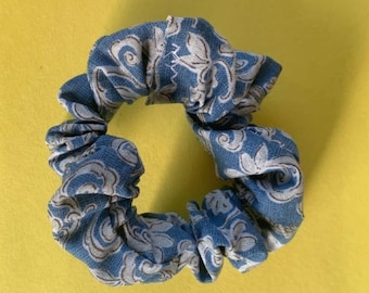 Rustikale Floral Blau Scrunchie