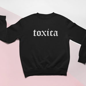 Toxica Sweatshirt: Gildan Fleece Crewneck - Unisex Fit