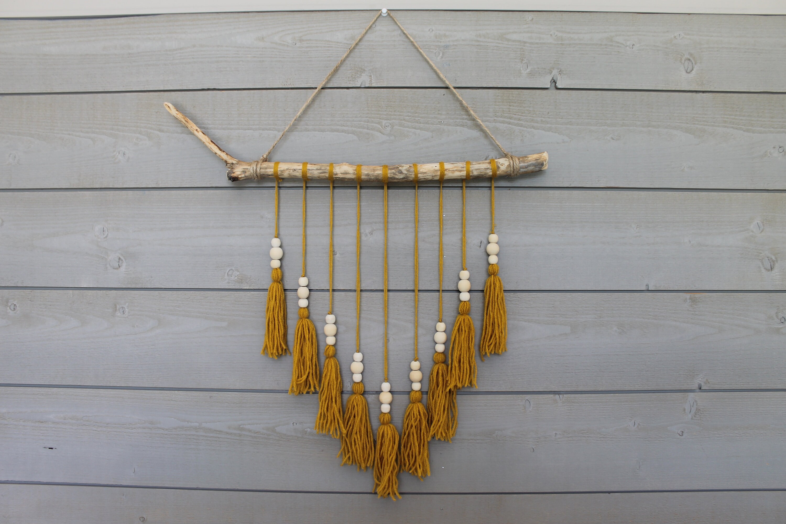 Suspension Murale à Pompons