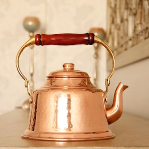 Bouilloire en cuivre faite main, théière sur la cuisinière, service à thé en cuivre ottoman traditionnel, théière en cuivre, bouilloire turque
