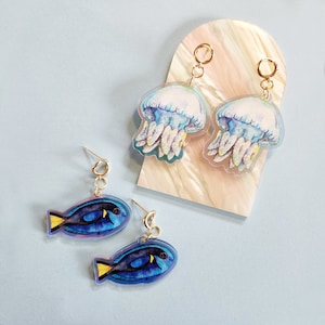 海洋生物のステートメント、虹色に輝く虹のアクリルプリントイヤリング、カメ、クジラ、彼女の誕生日、魚好きの方へのクリスマスプレゼント