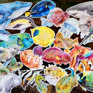 Meerestiere Sticker Set. Wasserdichter Vinylaufkleber, Meereslebenaufkleber, Waldelphinschildkröte, Meerestierkunst, Strandliebhabergeschenk, Naturkunst