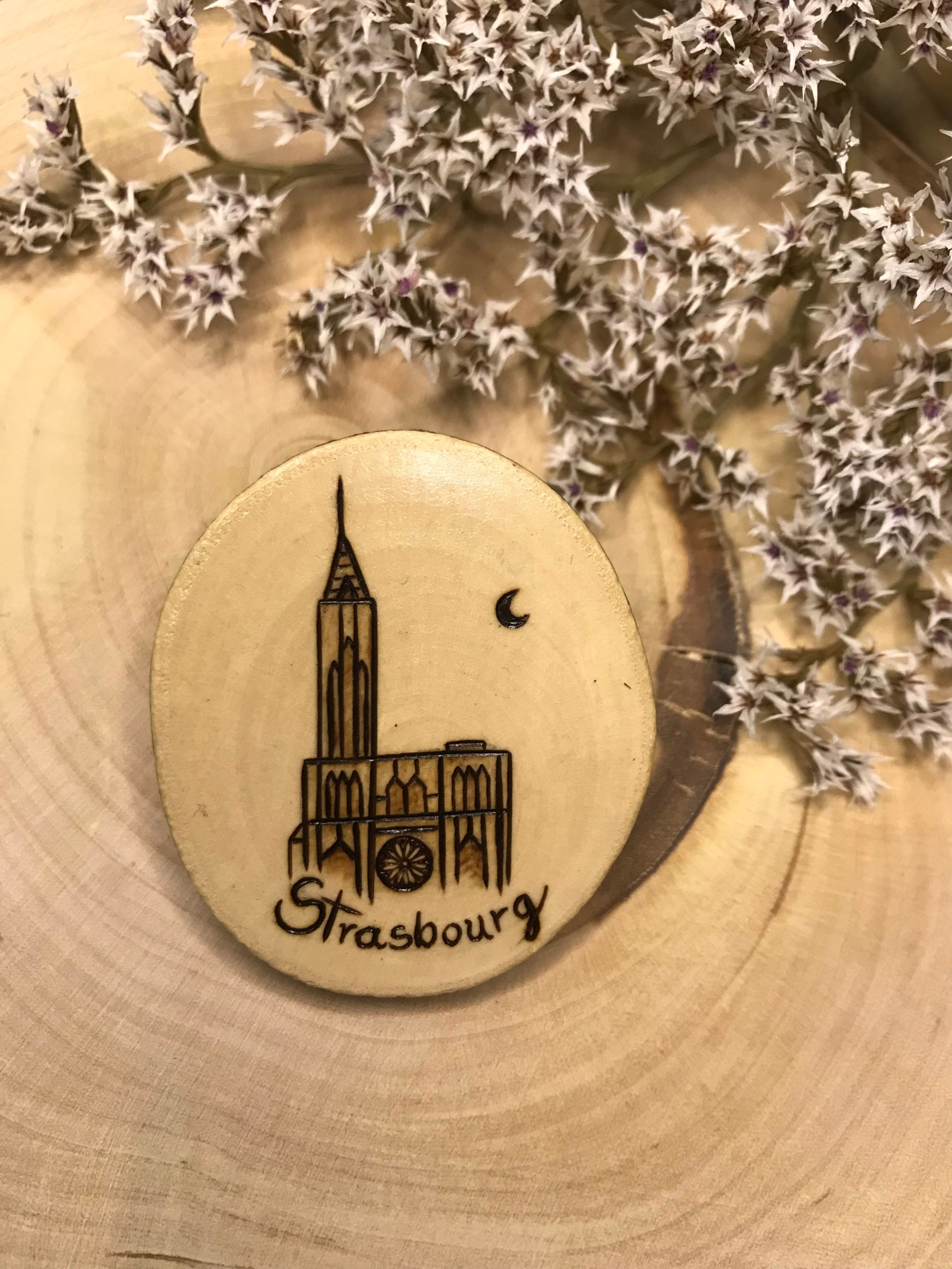 Magnet Bois «Cathédrale» Strasbourg ; Pyrogravure Fait Main