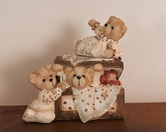 Hucha vintage con forma de osito de peluche / Decoración infantil inspirada en cuentos de hadas, con detalles pintados a mano.
