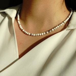 Mica - Howlith Perlen Halskette mit Silber Perlen, natürliche Edelstein Mala Halskette