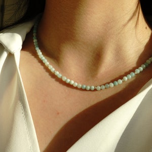 Sophie - Collier de perles aigue-marine avec perles en argent, collier mars avec pierres de naissance, collier mala avec pierres naturelles