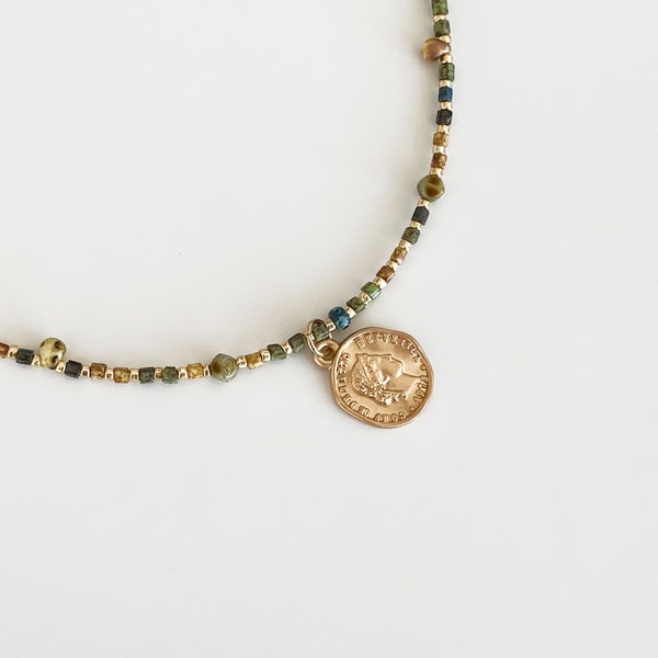 La Grâce - Collier ras de cou en perles avec pendentif, collier pièce de monnaie parisienne pour femme