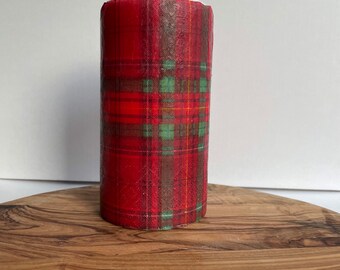 Vela de pilar con decoupage rojo