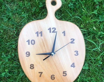 Reloj de pared en forma de manzana, de madera de roble natural