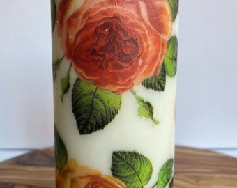 Vela de pilar con rosas en decoupage, sin aroma