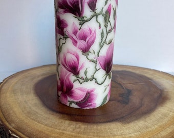 Vela decoupage de magnolia.Vela de pilar sin aroma.