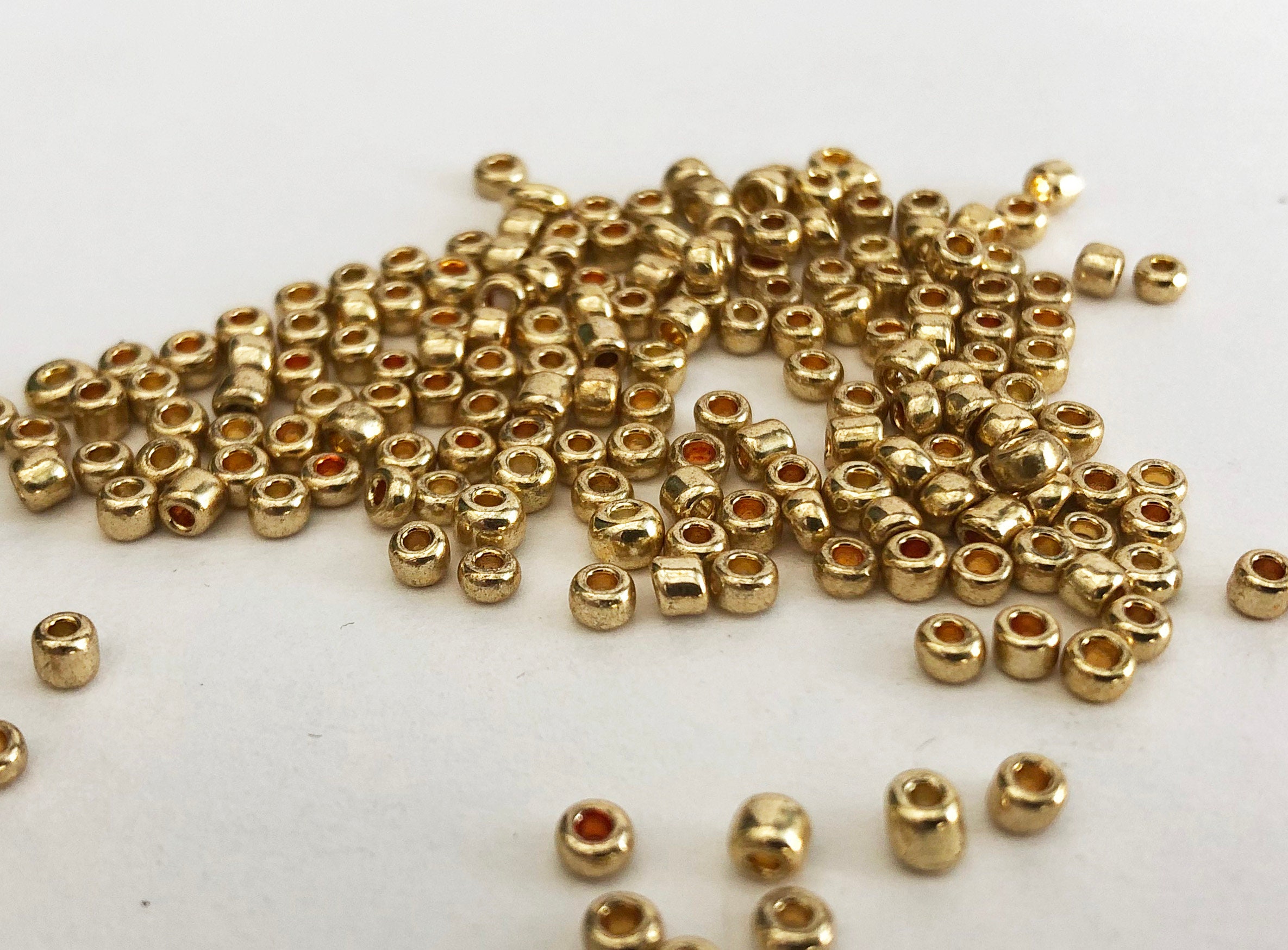 8/0 3mm in diameter Gold-Coloured Seed Beads. | Etsy