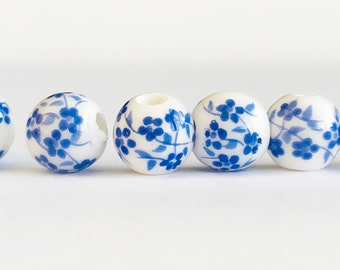 Perle ronde en porcelaine peinte fleur bleue orientale 7 mm