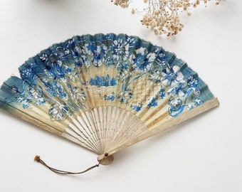 Vintage fan ~ 1950's hand painted paper hand fan ~ blue and white with gold and glitter ~ rice paper ~ Oriental decor ~ vanity collectable