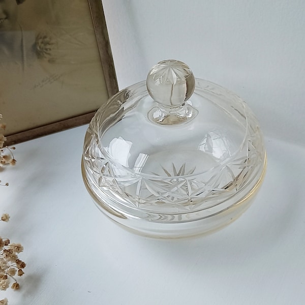 Antique cut glass powder bowl ~ Art Deco hand cut glass ~ 1920s vanity pot ~ dressing table and bedroom decor ~ boudoir ~ lidded bonbon dish