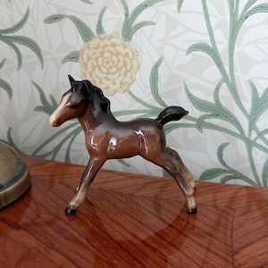 Vintage Beswick foal, china bay foal, mid century kitsch, horse, pony figurine, film prop, stable yard decor, riding school office decor