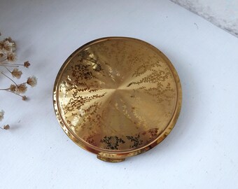 Vintage Caprice compact by Kigu ~ original pochette ~ shimmering etched & engine turned gold tone powder makeup compact ~ vanity collectable