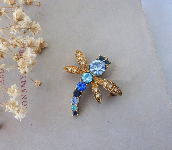 Vintage dragonfly brooch ~ beautiful faceted glas… - image 2