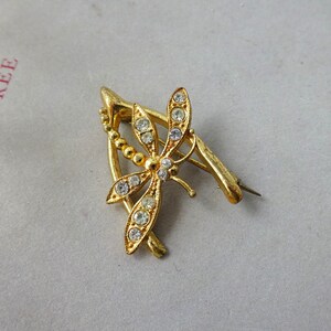 Broche vintage de libélula y espoleta ~ bonito broche de insecto bañado en oro y diamantes ~ brillantes diamantes falsos ~ joyas delicadas ~ idea de regalo