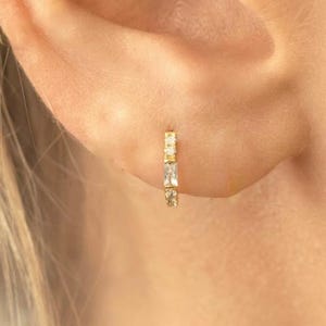 Diamond huggie hoop earrings,cartilage hoop•14k solid gold•Real diamond•cartilage earring•baguette diamond huggies•small diamond hoops